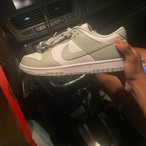 Brand New 9.5 Nike Dunks. Never used. Included with laces and box. Tyler Tx!